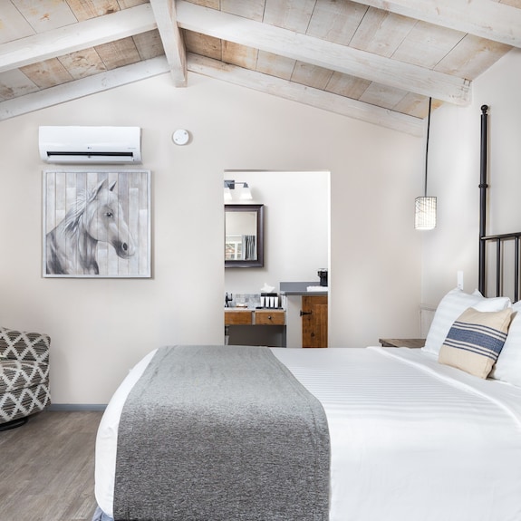 Sky Ranch Lodge Reviews, Deals & Photos 2024 - Expedia