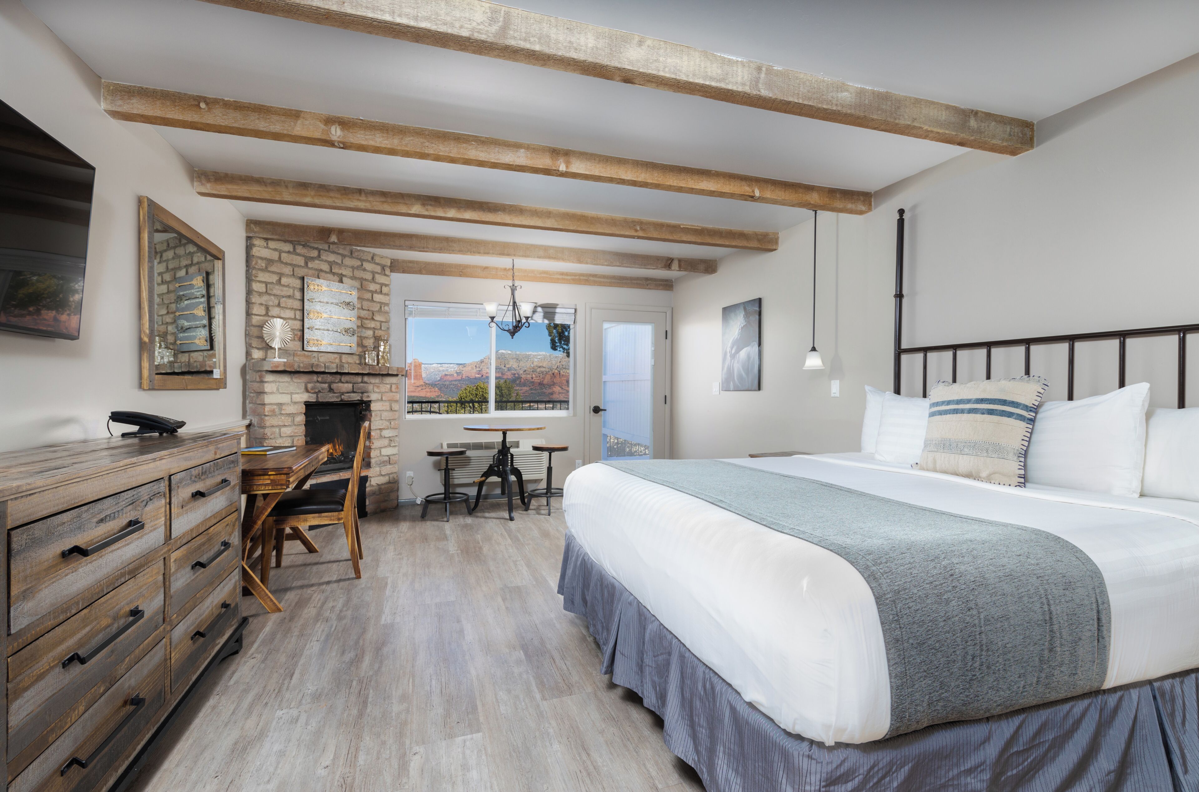 Premier Room, 1 King Bed | Free WiFi, bed sheets