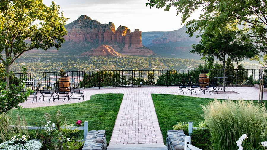 Sky Ranch Lodge