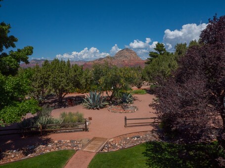 Sky Ranch Lodge - Image 30