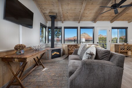 Sky Ranch Lodge - Image 3
