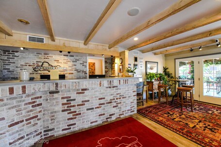 Sky Ranch Lodge - Image 14