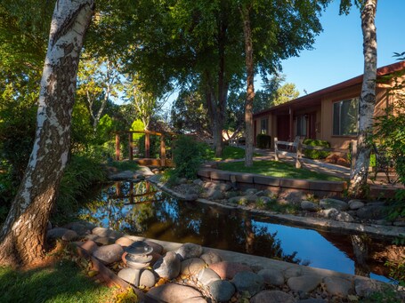 Sky Ranch Lodge - Image 21