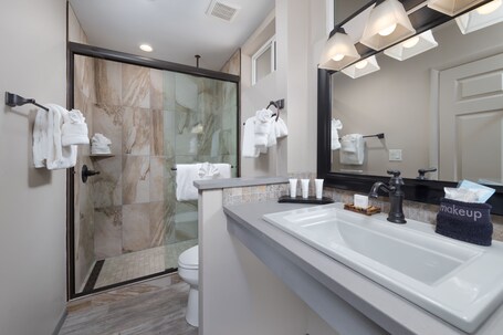 Sky Ranch Lodge - Image 18