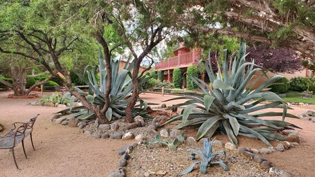 Sky Ranch Lodge - Image 61