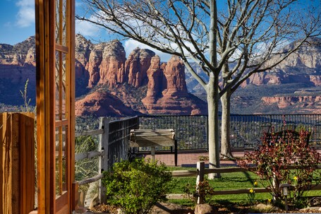Sky Ranch Lodge - Image 20