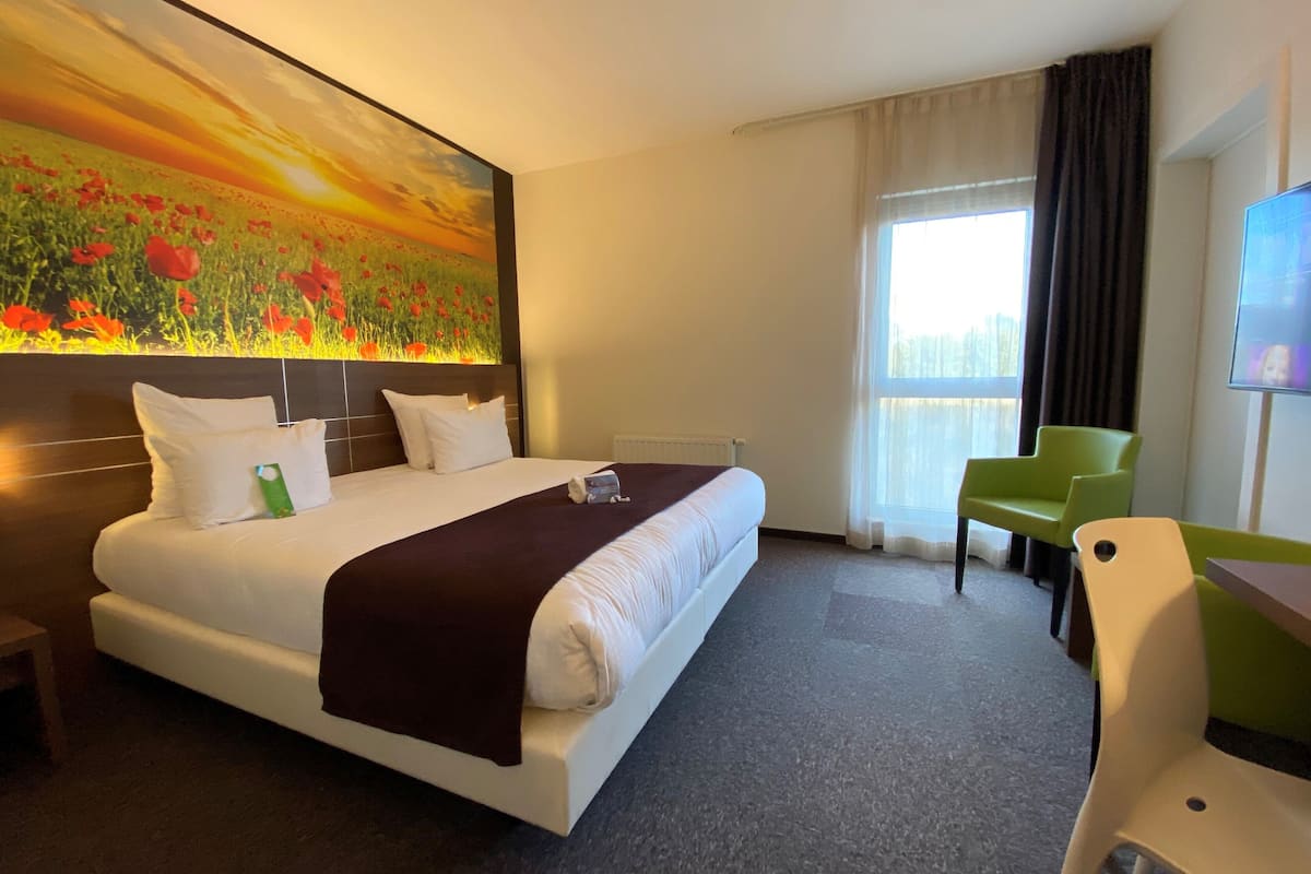 business apartment | 1 bedroom, in-room safe, desk, laptop workspace