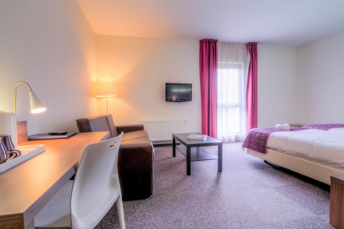 quadruple room, accessible | 1 bedroom, in-room safe, desk, laptop workspace