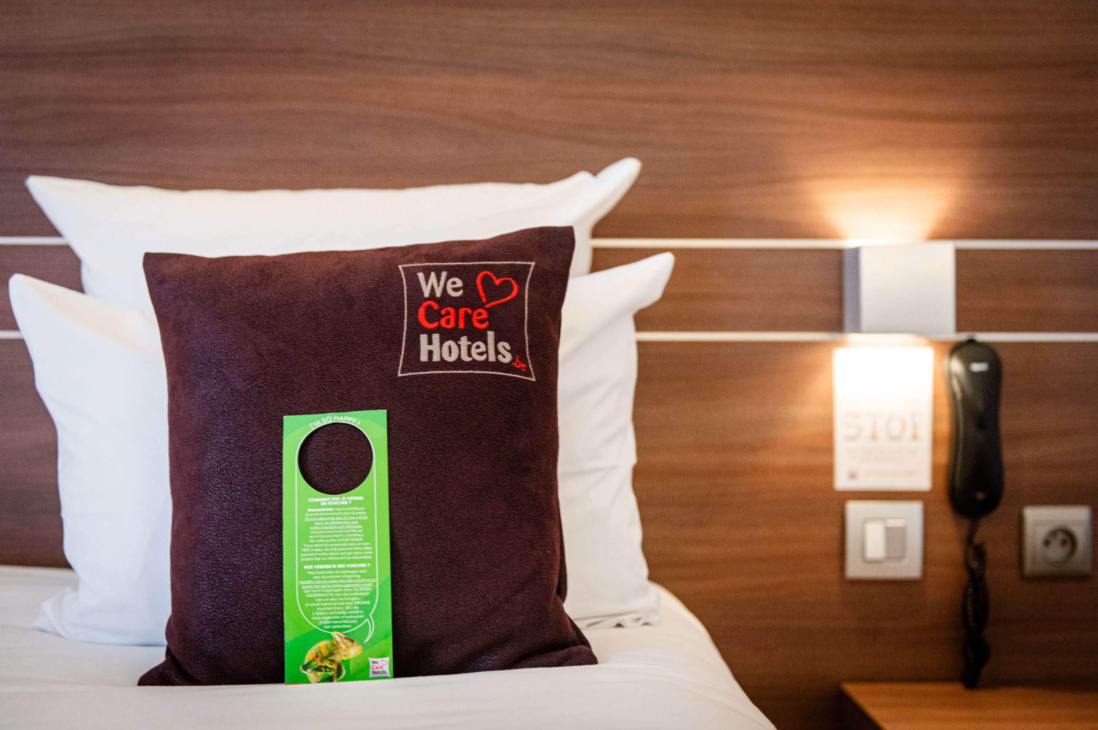 combined shower/bathtub, free toiletries, hair dryer, towels