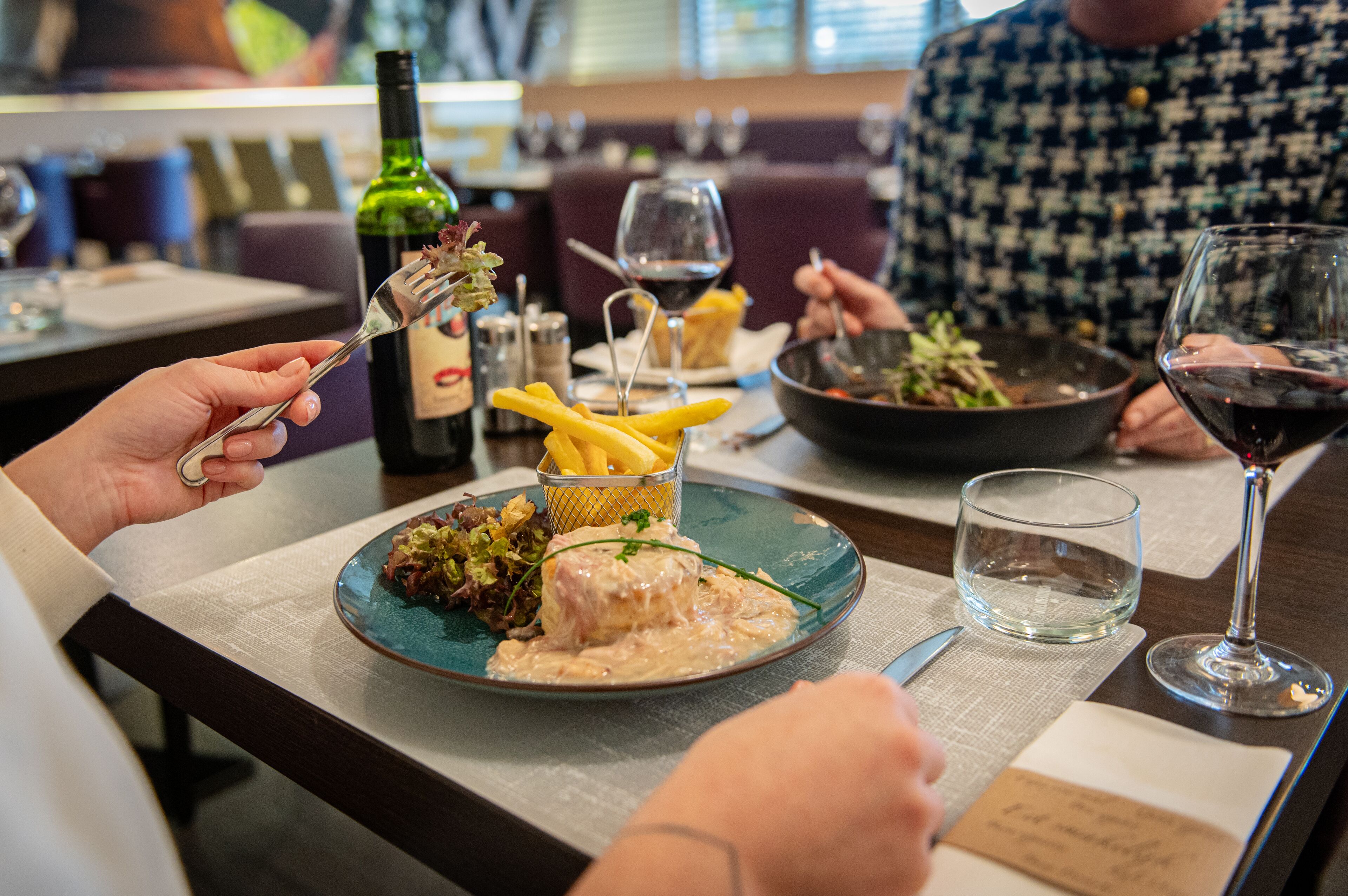 Breakfast, dinner served; Belgian cuisine, garden views 