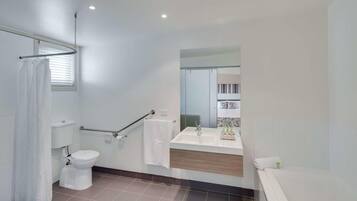 Executive King Room | Bathroom