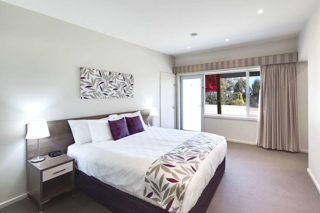 Executive King Room | Desk, blackout curtains, iron/ironing board, free WiFi