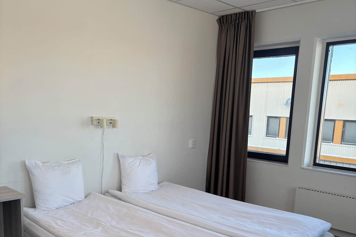 Economy-Dreibettzimmer, 2 Einzelbetten, Gemeinschaftsbad