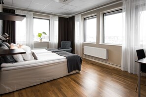 Pillow-top beds, desk, blackout curtains, free WiFi - Hotell Fyrislund (Uppsala)