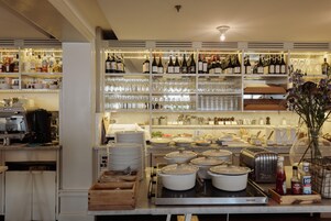 Desayuno bufé gratuito y diario