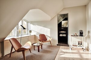 Junior-Suite | Minibar, Zimmersafe, Schreibtisch, laptopgeeigneter Arbeitsplatz