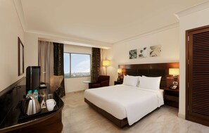 Room, 1 King Bed, Accessible | Premium bedding, in-room safe, individually decorated - Hilton Garden Inn New Delhi/Saket (New Delhi)