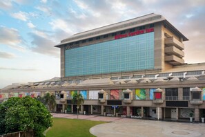 A Hilton Garden Inn with a modern facade and a large glass window. - Hilton Garden Inn New Delhi/Saket (New Delhi)