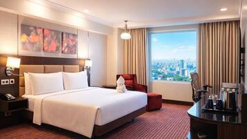 Premium bedding, in-room safe, individually decorated