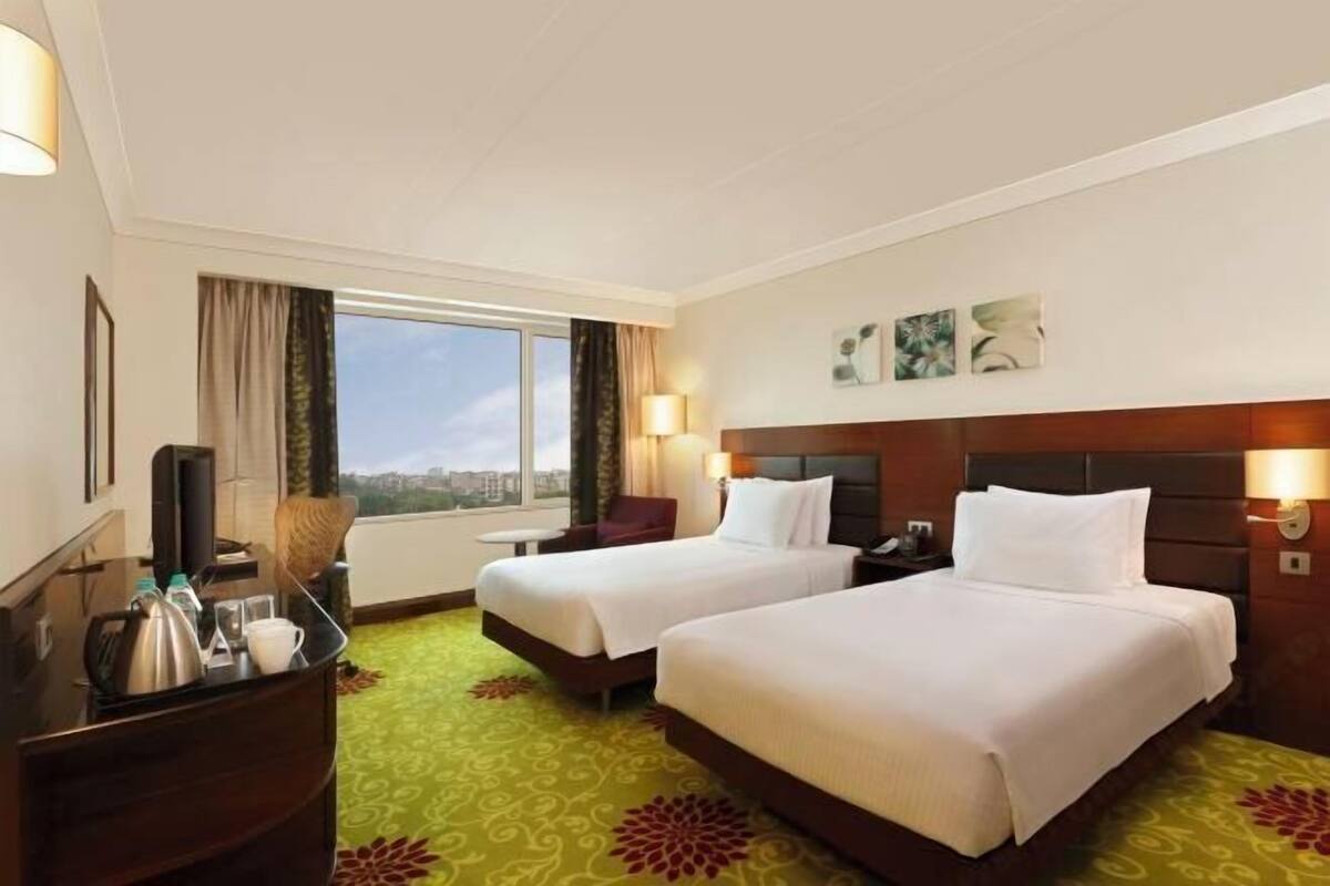 Premium bedding, in-room safe, desk, laptop workspace