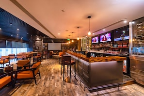 Bar (on property) - Hilton Garden Inn New Delhi/Saket (New Delhi)