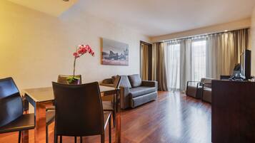 Premium bedding, memory foam beds, minibar, in-room safe