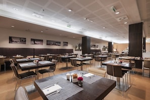 Daily continental breakfast (EUR 15 per person)