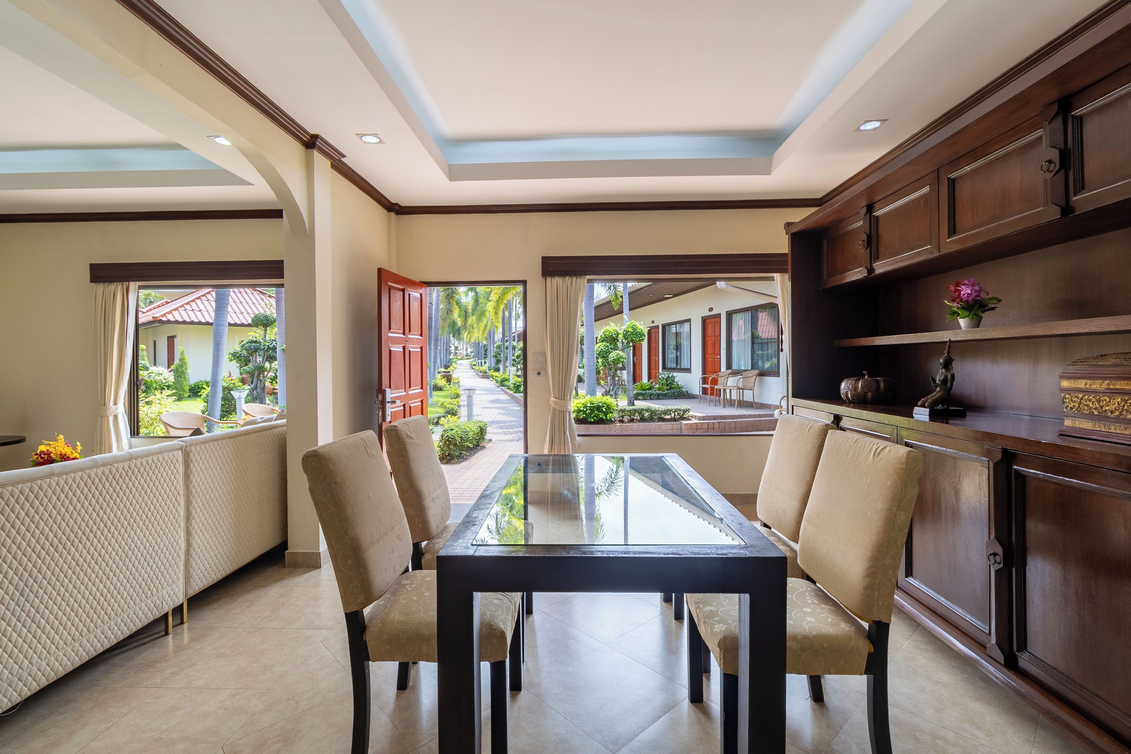 deluxe apartment, 2 bedrooms, garden view | 1 bedroom, in-room safe, individually decorated, individually furnished