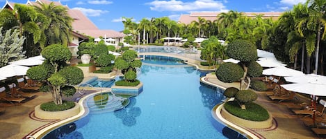 Outdoor pool, sun loungers