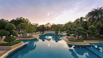 Outdoor pool, pool loungers