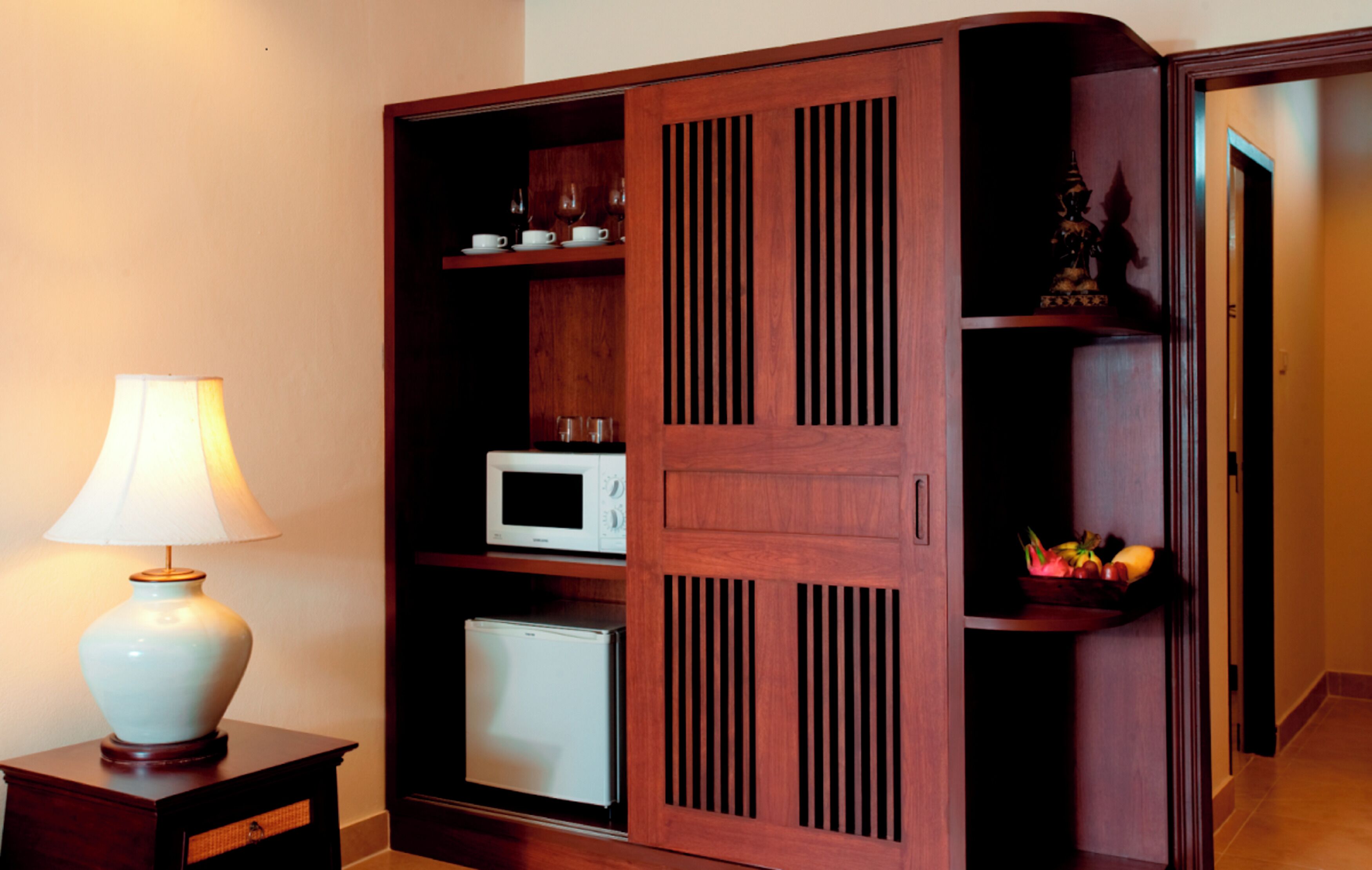 deluxe apartment | wardrobe