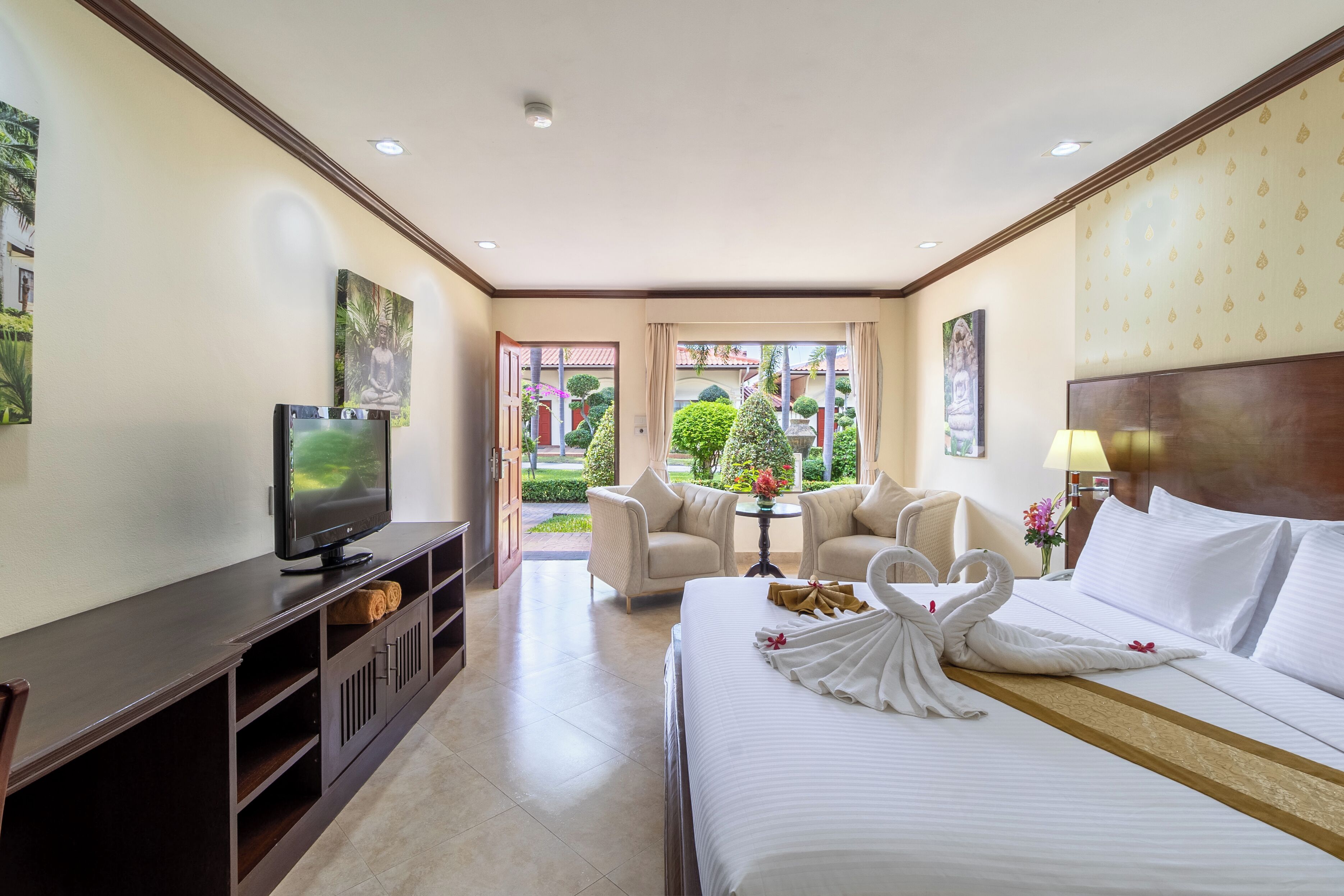 Caja de seguridad en la habitación y decoración personalizada 