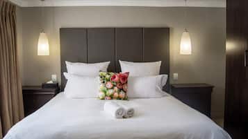 Executive Studio, 1 King Bed | 1 bedroom, premium bedding, in-room safe, individually furnished