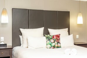 Studio (Self Catering) | Premium bedding, in-room safe, individually furnished, desk - Ruslamere Hotel & Conference Centre (Cape Town)