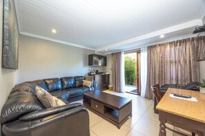 Executive Studio, 1 King Bed | Executive lounge - Ruslamere Hotel & Conference Centre (Cape Town)