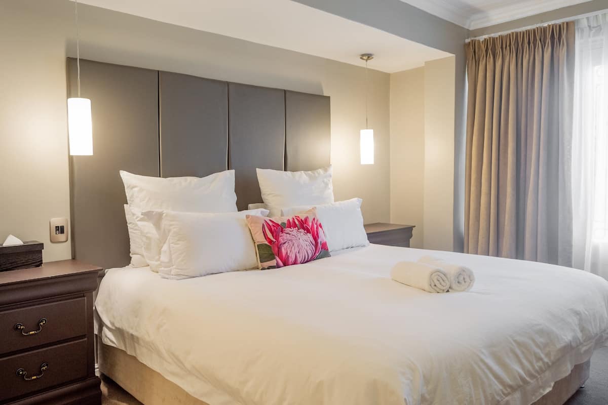 Executive Studio, 1 King Bed | 1 bedroom, premium bedding, in-room safe, individually furnished