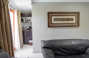 Executive Studio, 1 King Bed | Private kitchenette | Electric kettle - Ruslamere Hotel & Conference Centre (Cape Town)