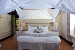 Standard Room | Premium bedding, pillowtop beds, in-room safe, desk - Great Rift Valley Lodge and Golf Resort (Naivasha)