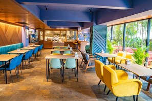 Breakfast, lunch, dinner served; international cuisine, garden views  - The Cottage Suvarnabhumi (Bangkok)