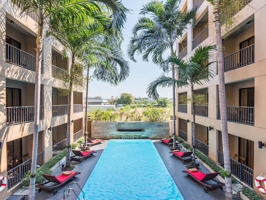 Outdoor pool, open 9:00 AM to 9:30 PM, pool loungers