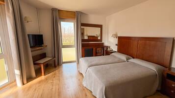 Een minibar, een kluis op de kamer, een bureau, babybedden (toeslag)