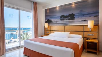 Superior kamer, 1 twee- of 2 eenpersoonsbedden, uitzicht op zee | Een minibar, een kluis op de kamer, geluiddichte muren, babybedden