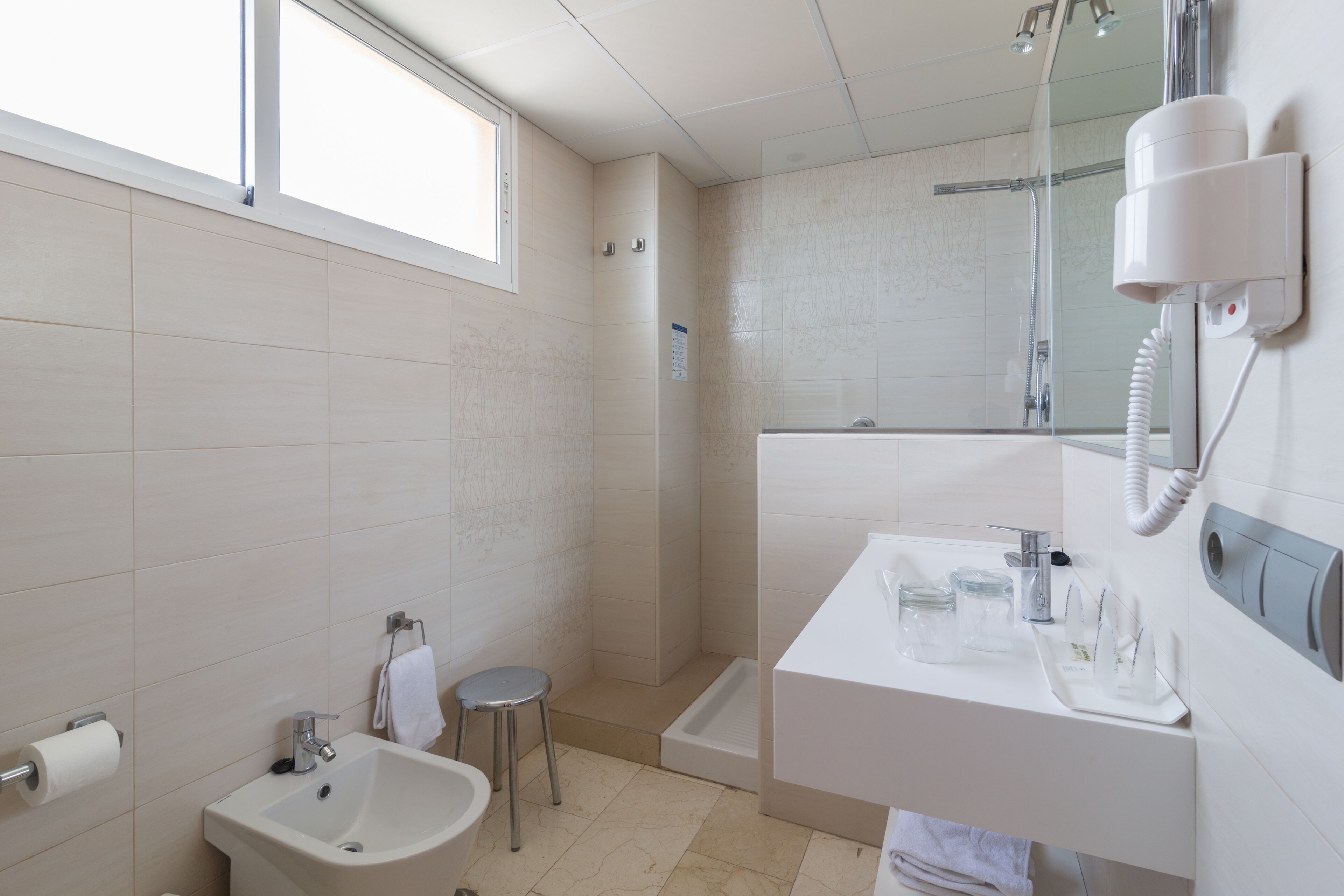 superior double or twin room, sea view | bathroom | shower, free toiletries, hair dryer, bidet
