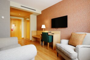 Minibar, desk, laptop workspace, blackout curtains