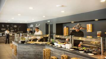 Desayuno buffet incluido todos los días