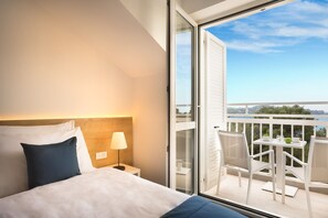 Double room with side sea view and balcony | Balcony view