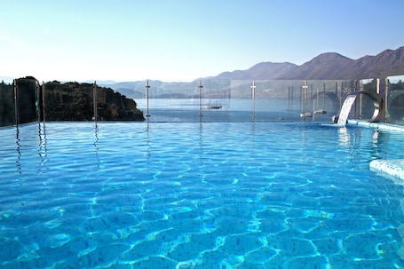 Outdoor pool, sun loungers
