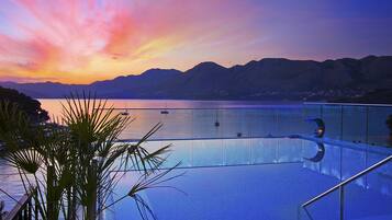 Außenpool, Liegestühle