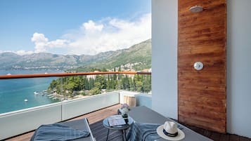 Suite Junior, balcon, vue mer | Terrasse/Patio