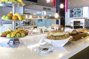 Free daily buffet breakfast
